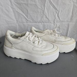 UGG White Treadlite Plateform Sneakers
